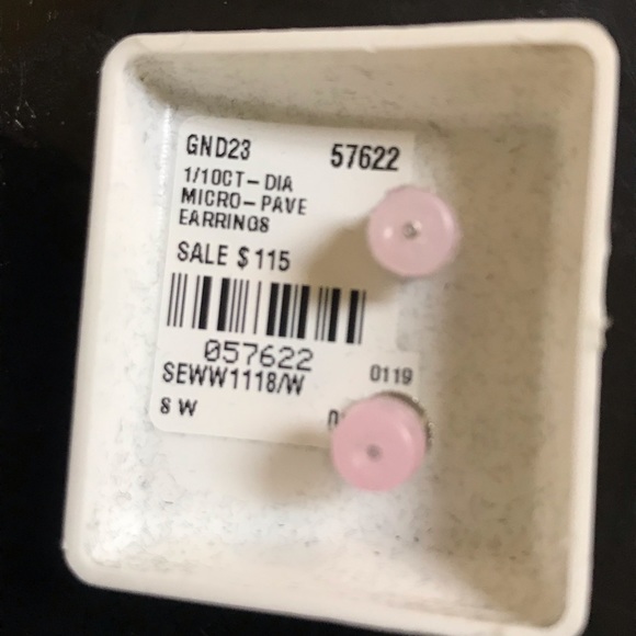 1/10 ctw Diamond Earrings - Picture 2 of 2